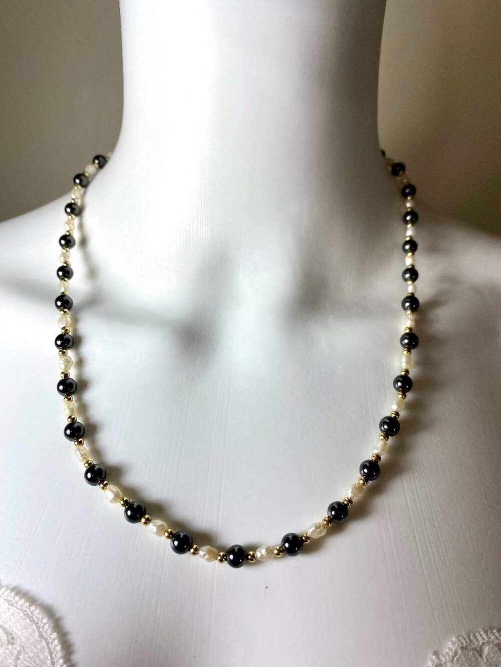 VINTAGE Black Bead Freshwater Rice Pearl 22" Necklace Gold Tone Box Clasp